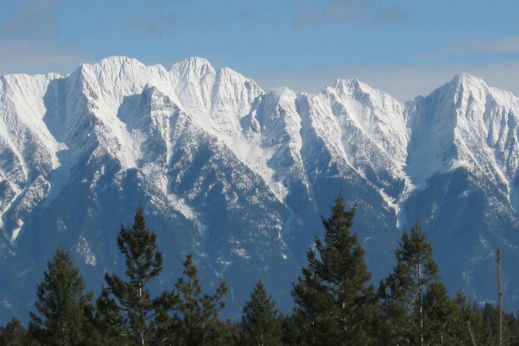 An image of the Rocky and Purcell mountain range.