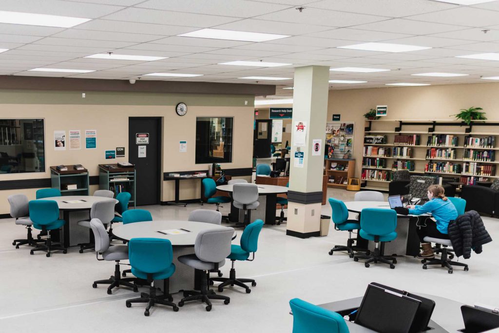 An image of the interior of theh College of the Rockies Library.